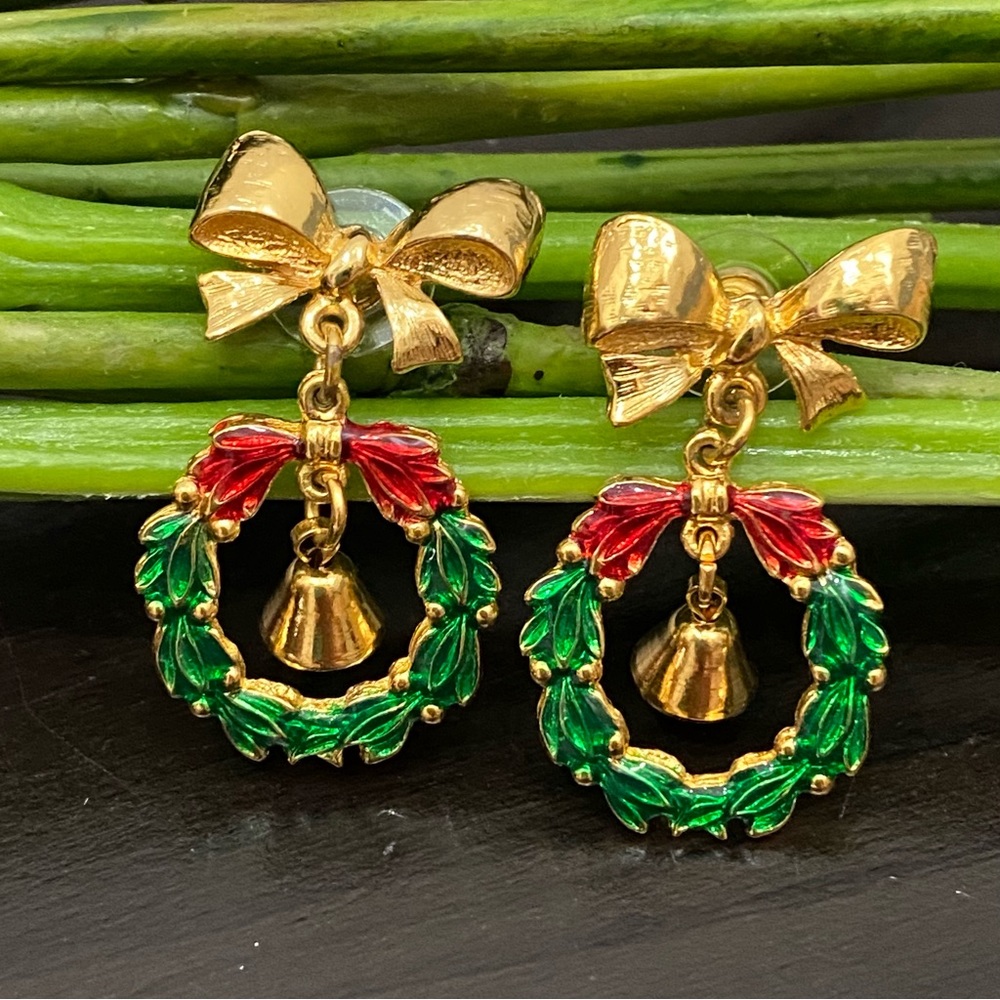 Vintage Unsigned Bow Holiday Wreath with Dangling Bell Christmas Earrings